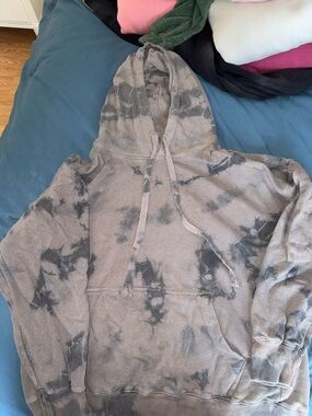 Tie-Dye Pullover Hoodie in Taupe and Charcoal
